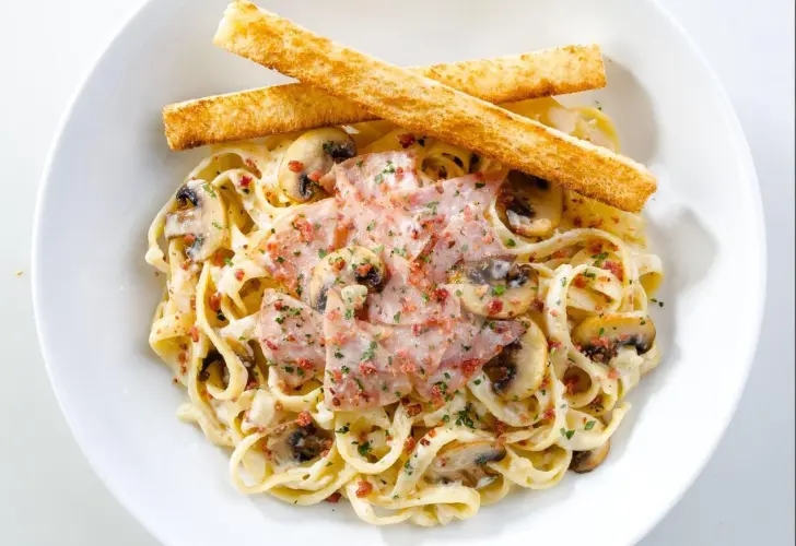 Classic Creamy Fettuccine Beef
